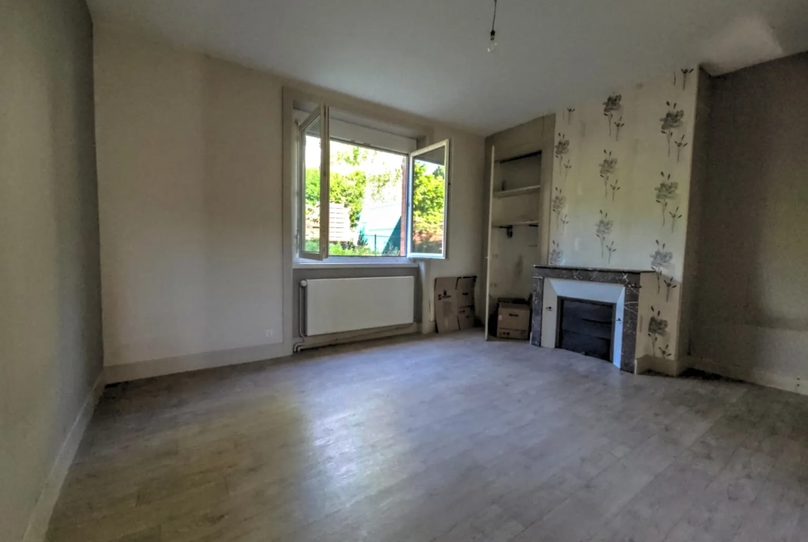 Maison familiale spacieuse à Panazol avec terrasse et garage 