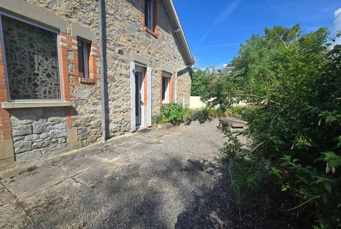 Maison familiale spacieuse à Panazol avec terrasse et garage 