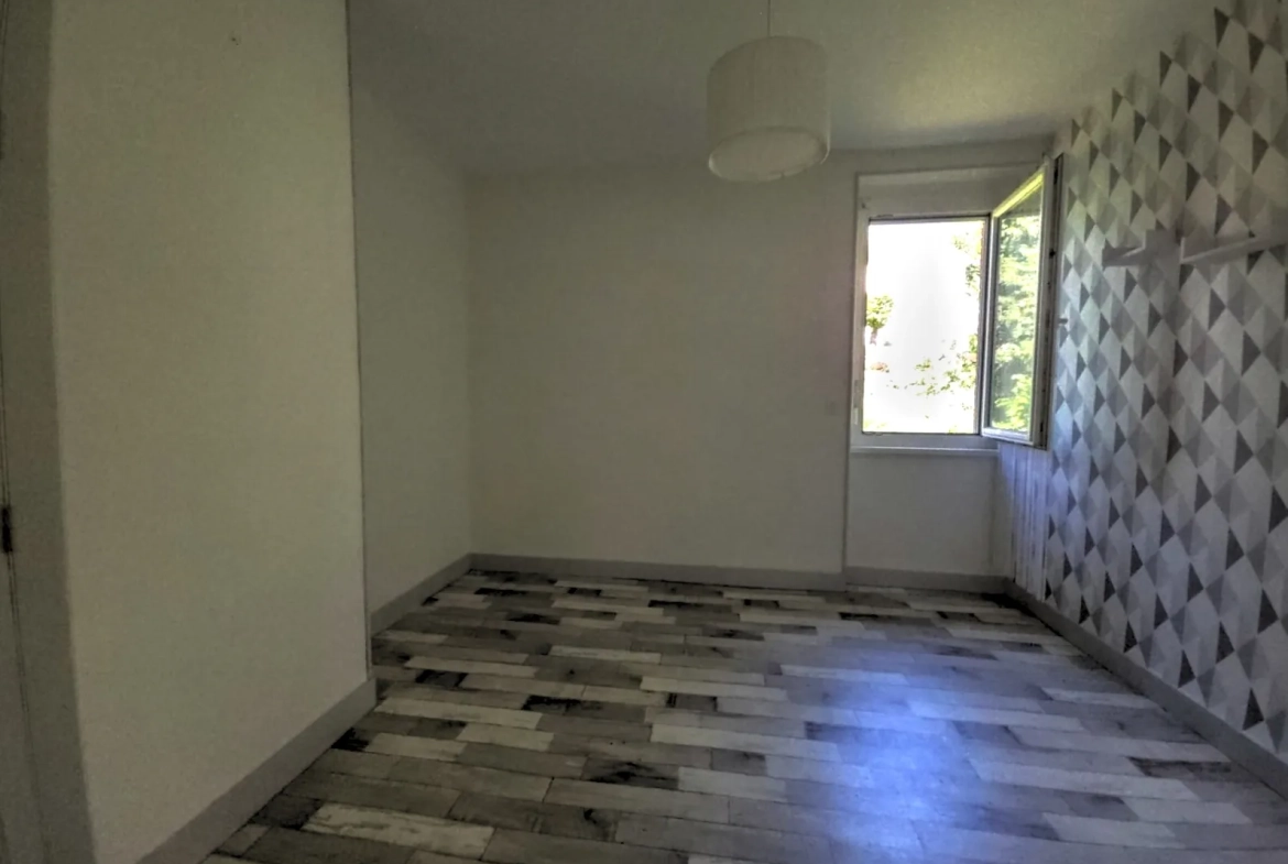 Maison familiale spacieuse à Panazol avec terrasse et garage 