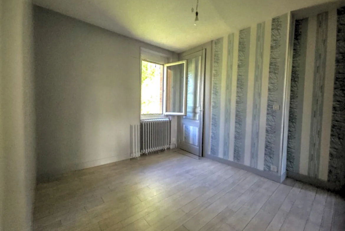 Maison familiale spacieuse à Panazol avec terrasse et garage 
