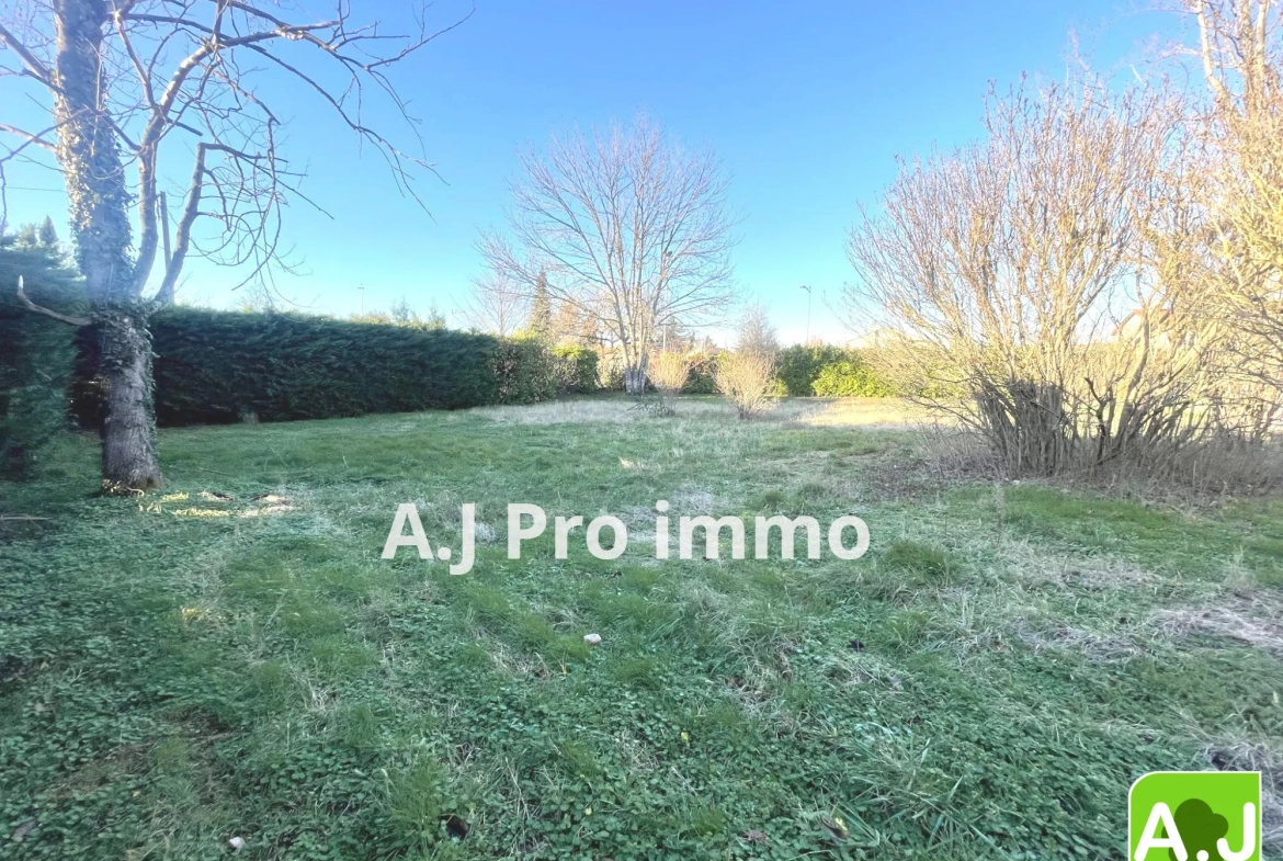 Terrain constructible de 660 m² à Saint-André-de-l'Eure dans un environnement paisible 