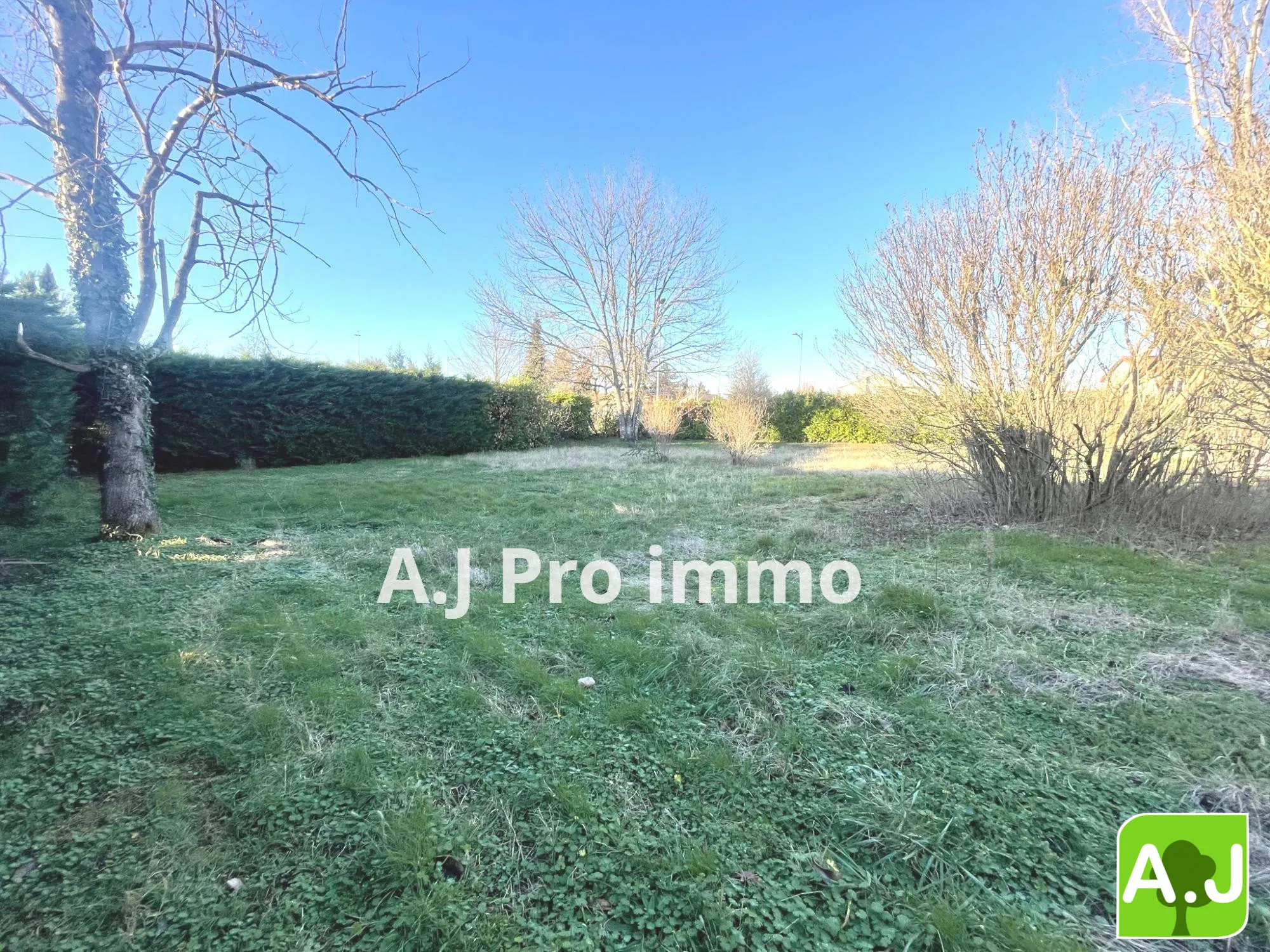 Terrain constructible de 660 m² à Saint-André-de-l'Eure dans un environnement paisible 