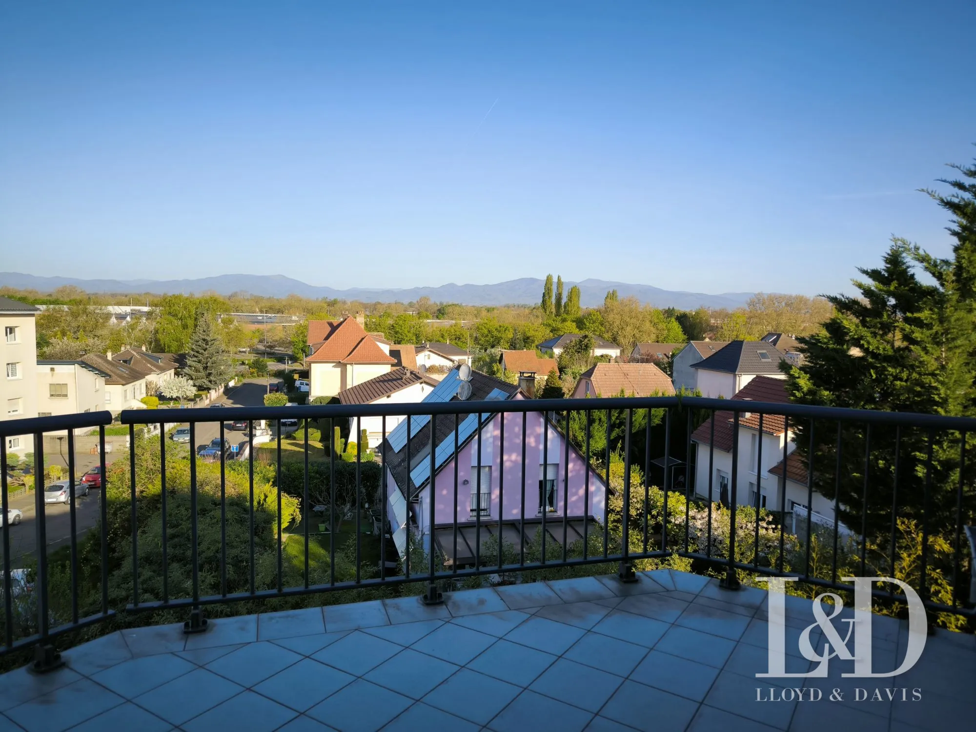 Terrasse vue sur les Vosges Appartement T3 à vendre avec terrasse et vue sur les Vosges à Mulhouse 