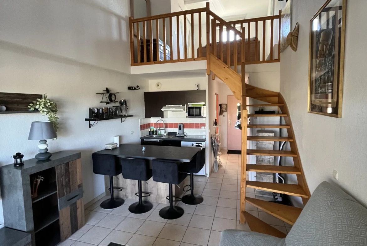 Duplex T2 meublé avec terrasse à Signes, résidence sécurisée avec piscine 