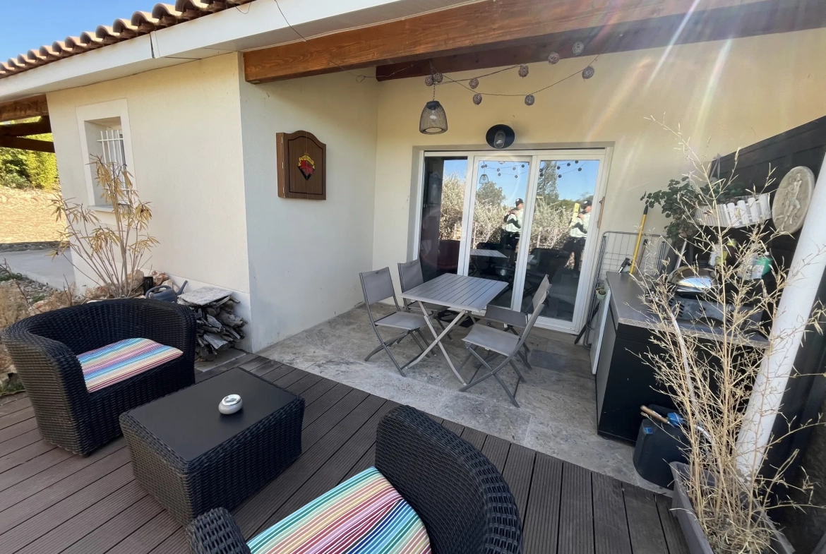 Duplex T2 meublé avec terrasse à Signes, résidence sécurisée avec piscine 