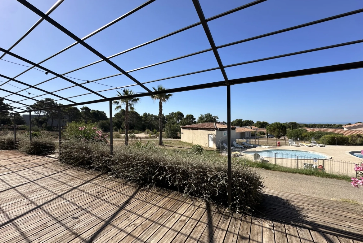 Duplex T2 meublé avec terrasse à Signes, résidence sécurisée avec piscine 