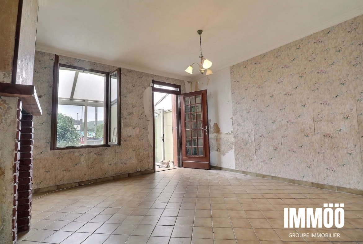Maison de ville à rénover avec jardin à Le Houlme 