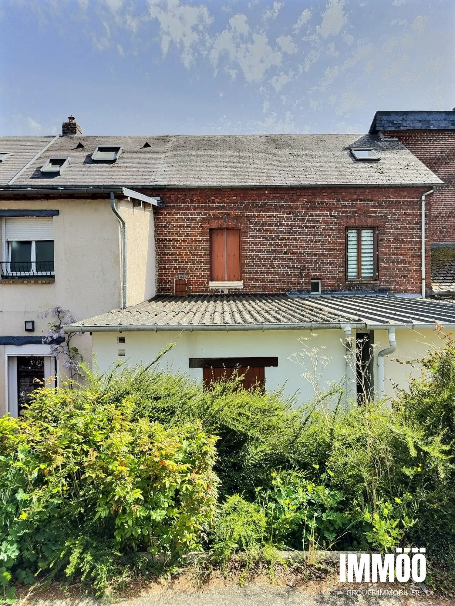 Maison de ville à rénover avec jardin à Le Houlme 