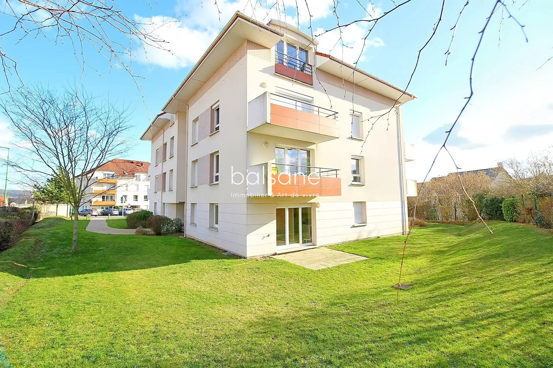 Appartement T3 de 56 m² avec balcon et stationnements à Saint-Étienne-du-Rouvray 