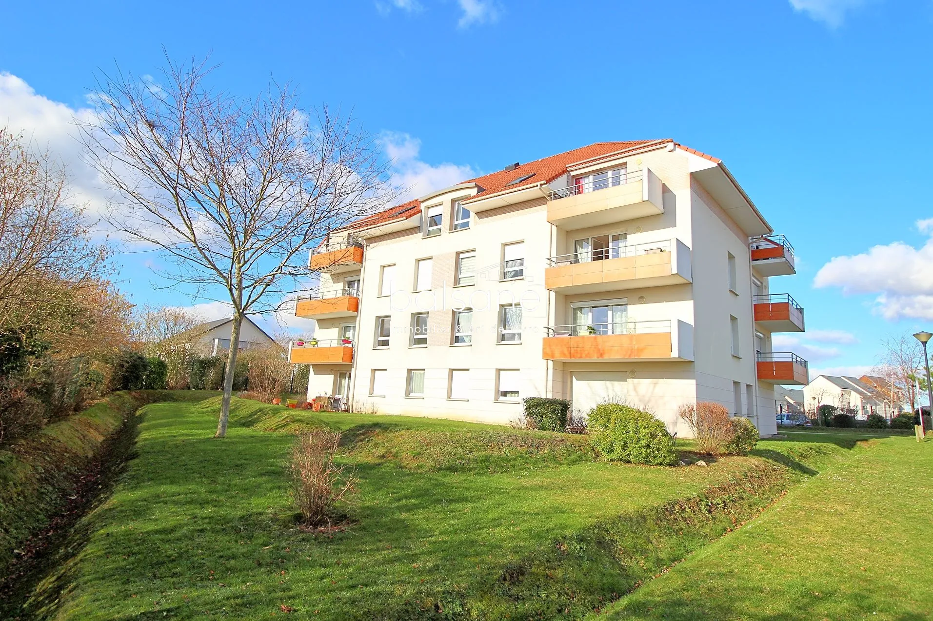 Appartement T3 de 56 m² avec balcon et stationnements à Saint-Étienne-du-Rouvray 