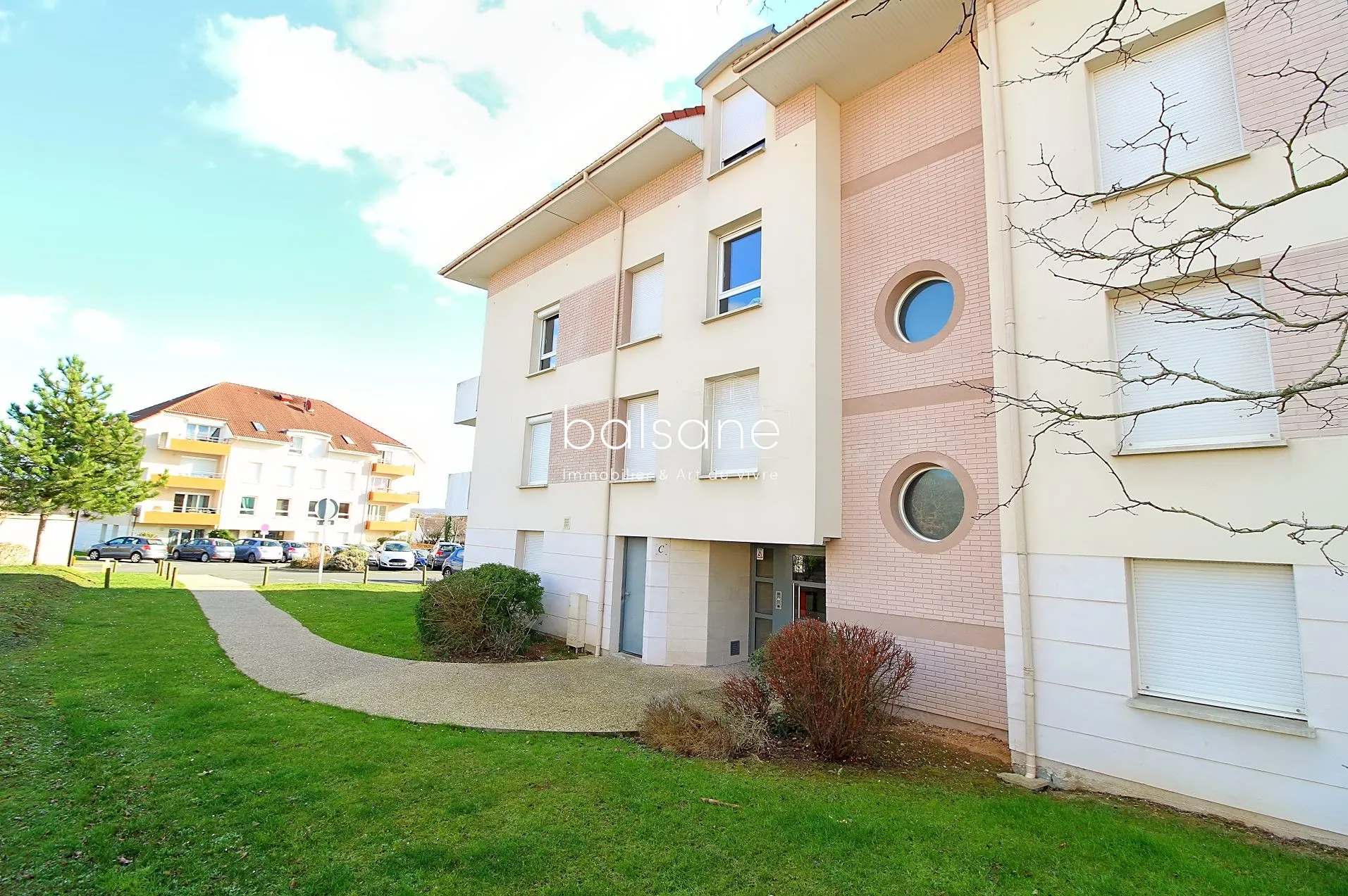 Appartement T3 de 56 m² avec balcon et stationnements à Saint-Étienne-du-Rouvray 
