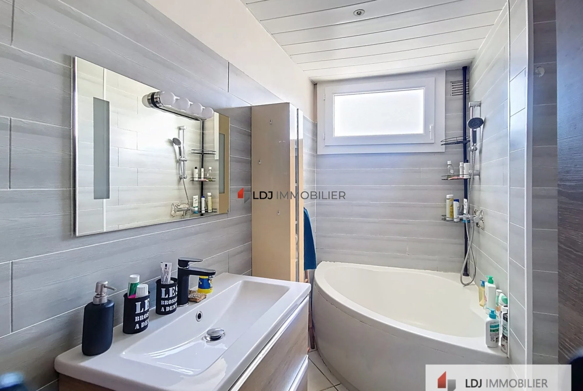 Appartement T3/4 à vendre à Perpignan avec terrasse et proximité commodités 