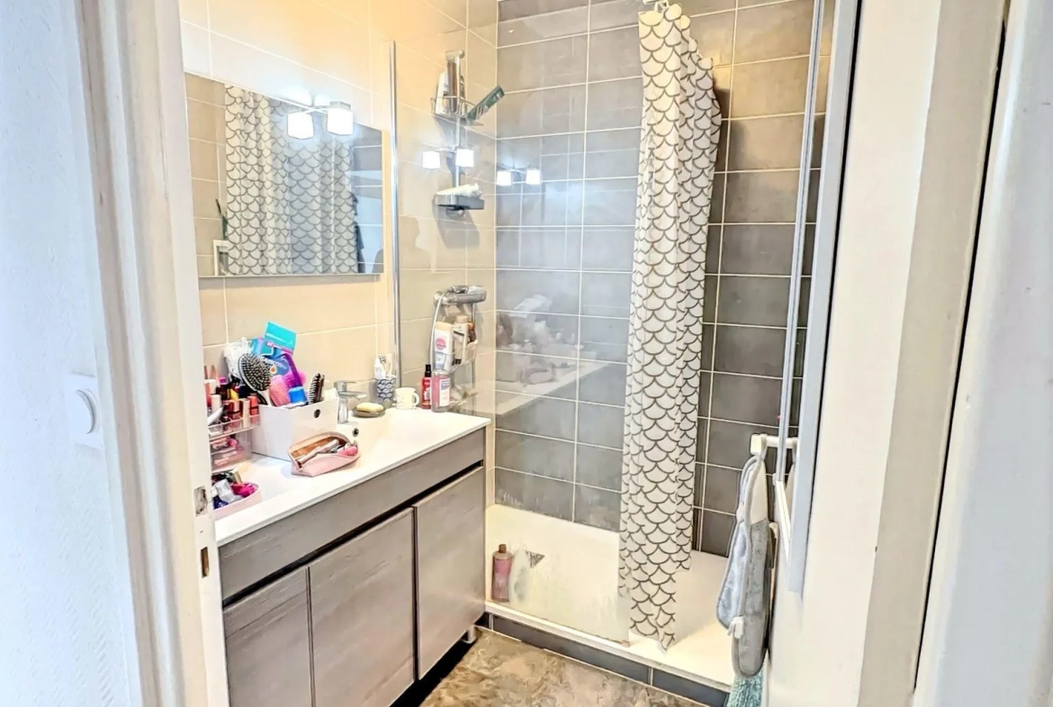 Appartement T4 lumineux de 65 m² à Rennes proche métro et centre-ville 