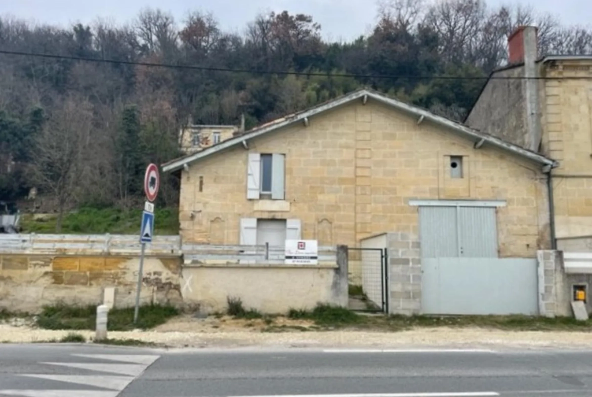 Ensemble immobilier avec jardin et deux chambres à Langoiran 
