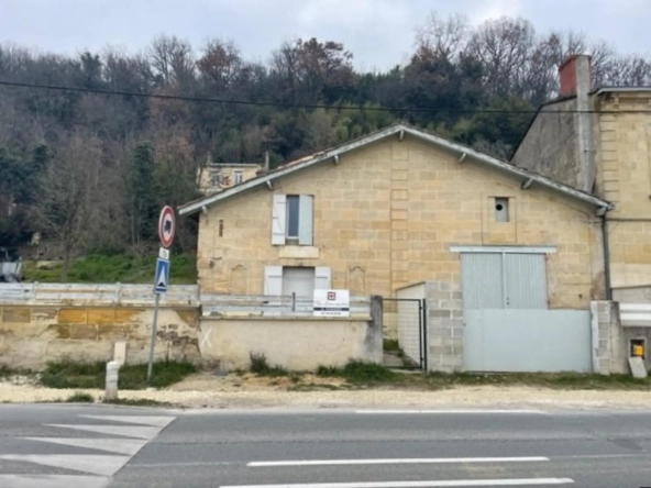 Ensemble immobilier avec jardin et deux chambres à Langoiran