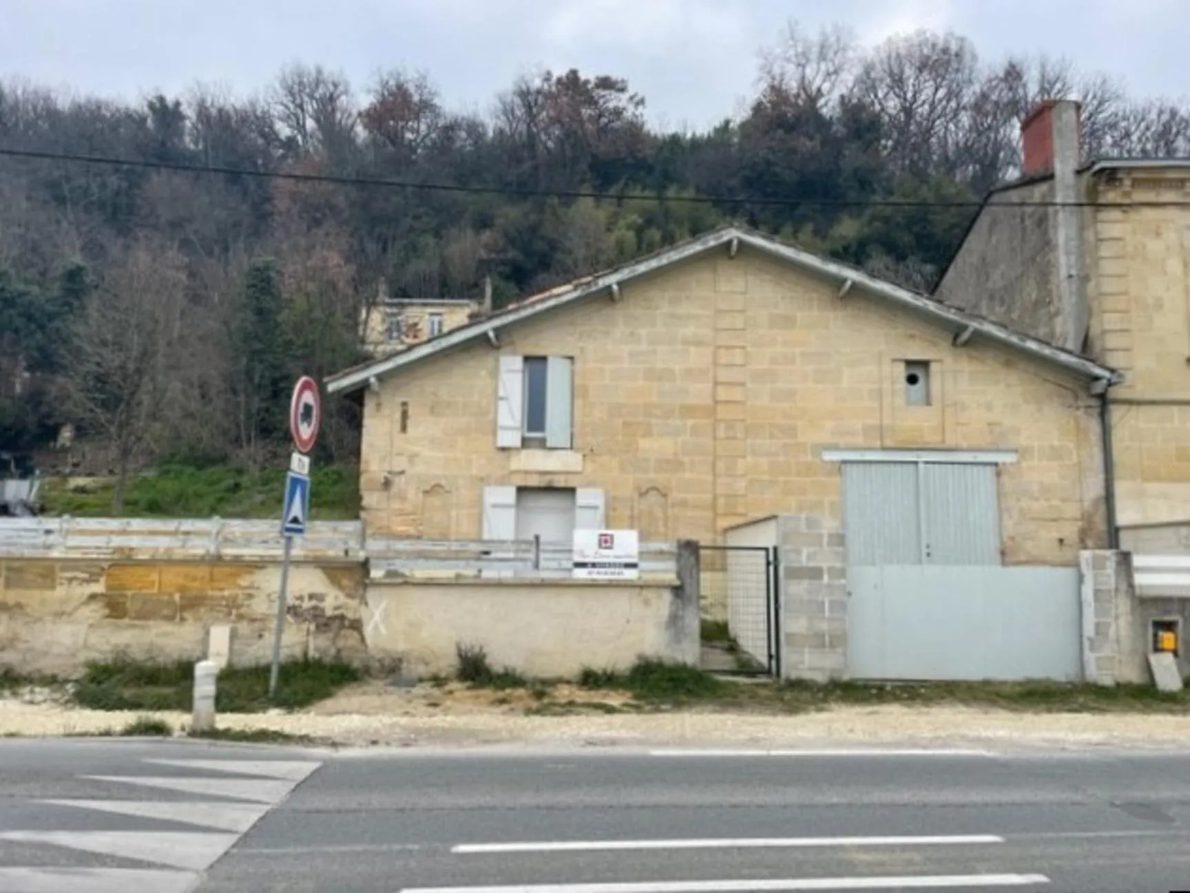 Ensemble immobilier avec jardin et deux chambres à Langoiran 