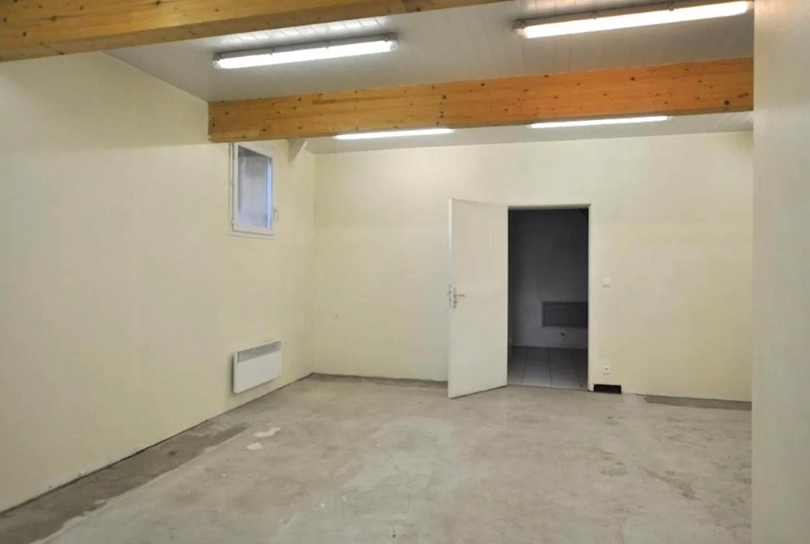 Ensemble immobilier avec jardin et deux chambres à Langoiran 