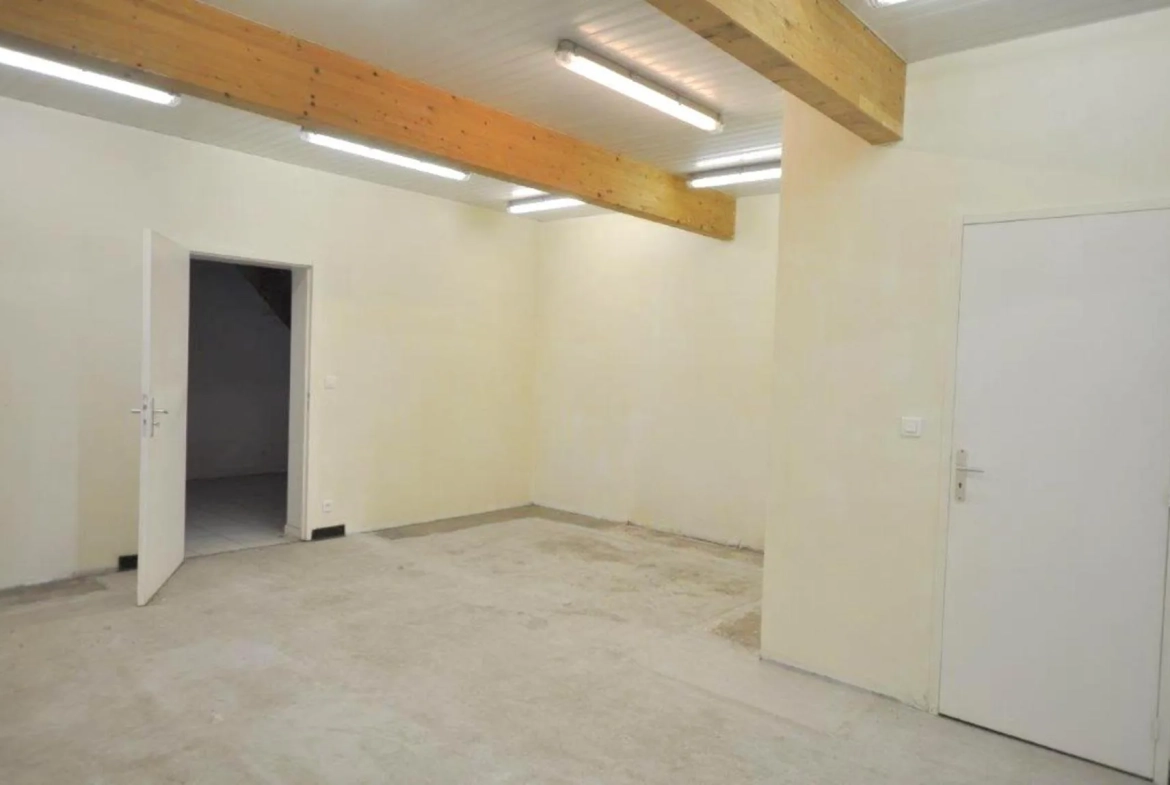 Ensemble immobilier avec jardin et deux chambres à Langoiran 