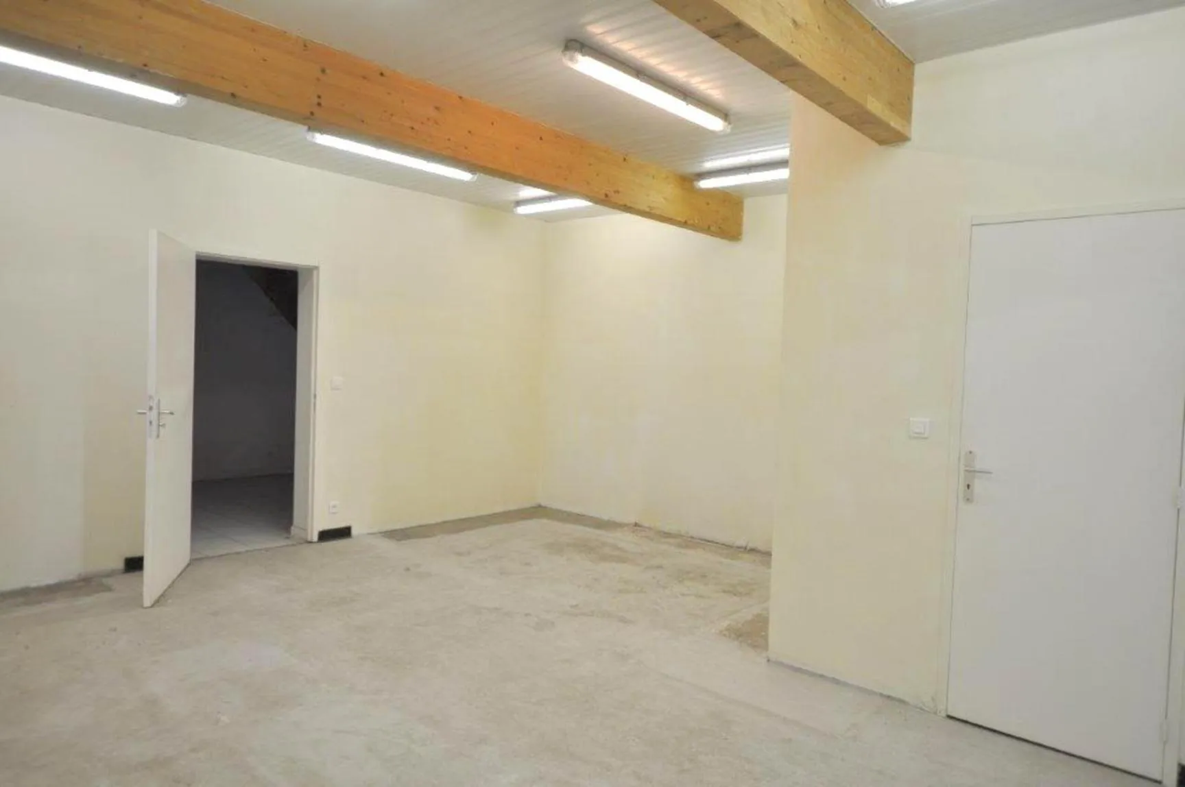 Ensemble immobilier avec jardin et deux chambres à Langoiran 