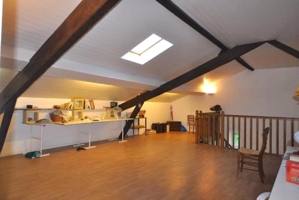 Ensemble immobilier avec jardin et deux chambres à Langoiran 