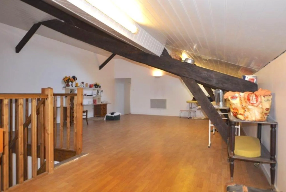 Ensemble immobilier avec jardin et deux chambres à Langoiran 