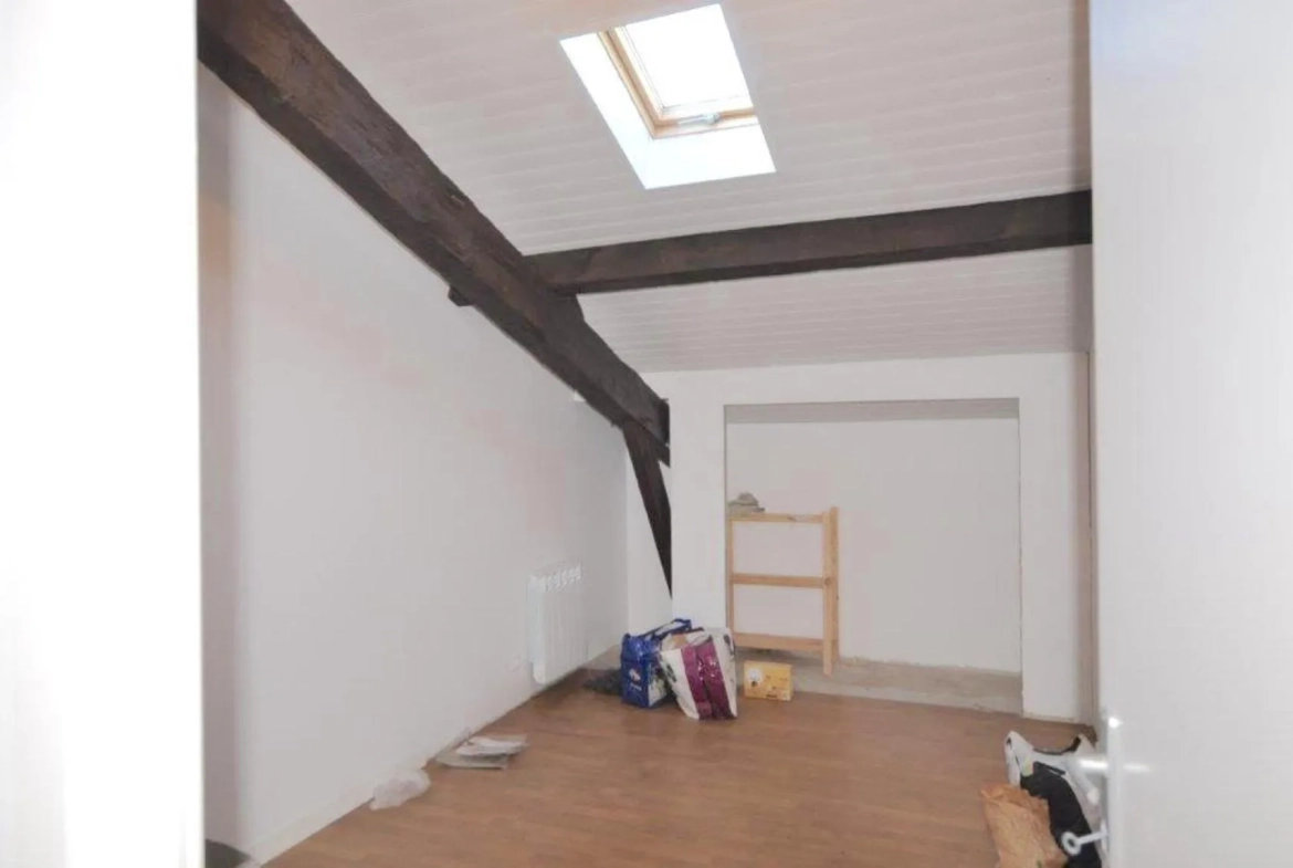 Ensemble immobilier avec jardin et deux chambres à Langoiran 