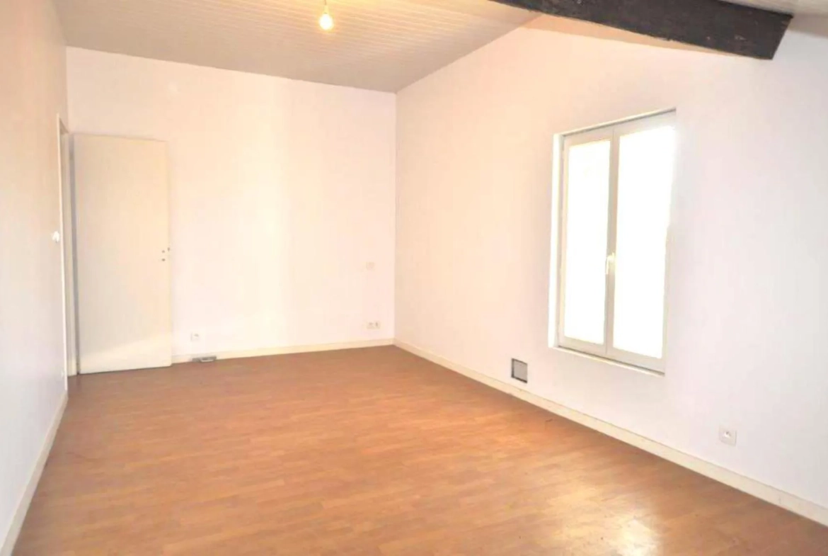 Ensemble immobilier avec jardin et deux chambres à Langoiran 
