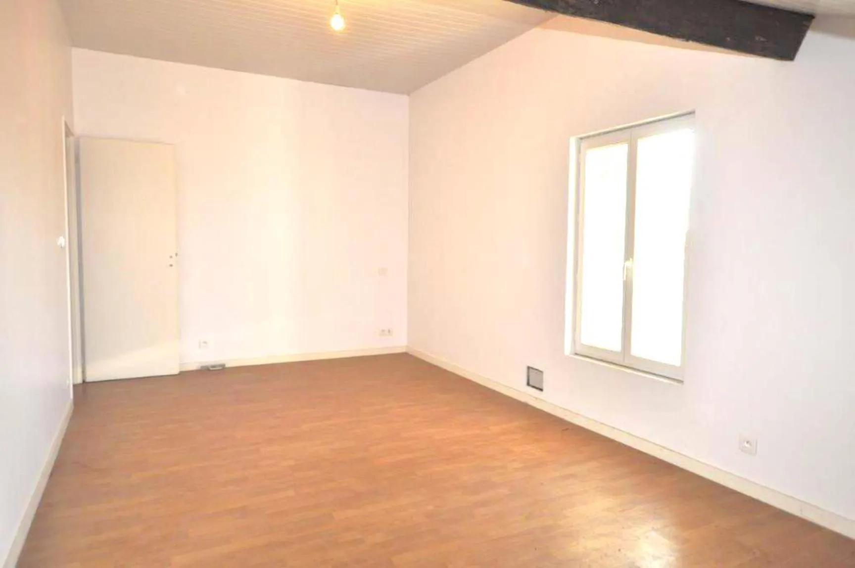 Ensemble immobilier avec jardin et deux chambres à Langoiran 