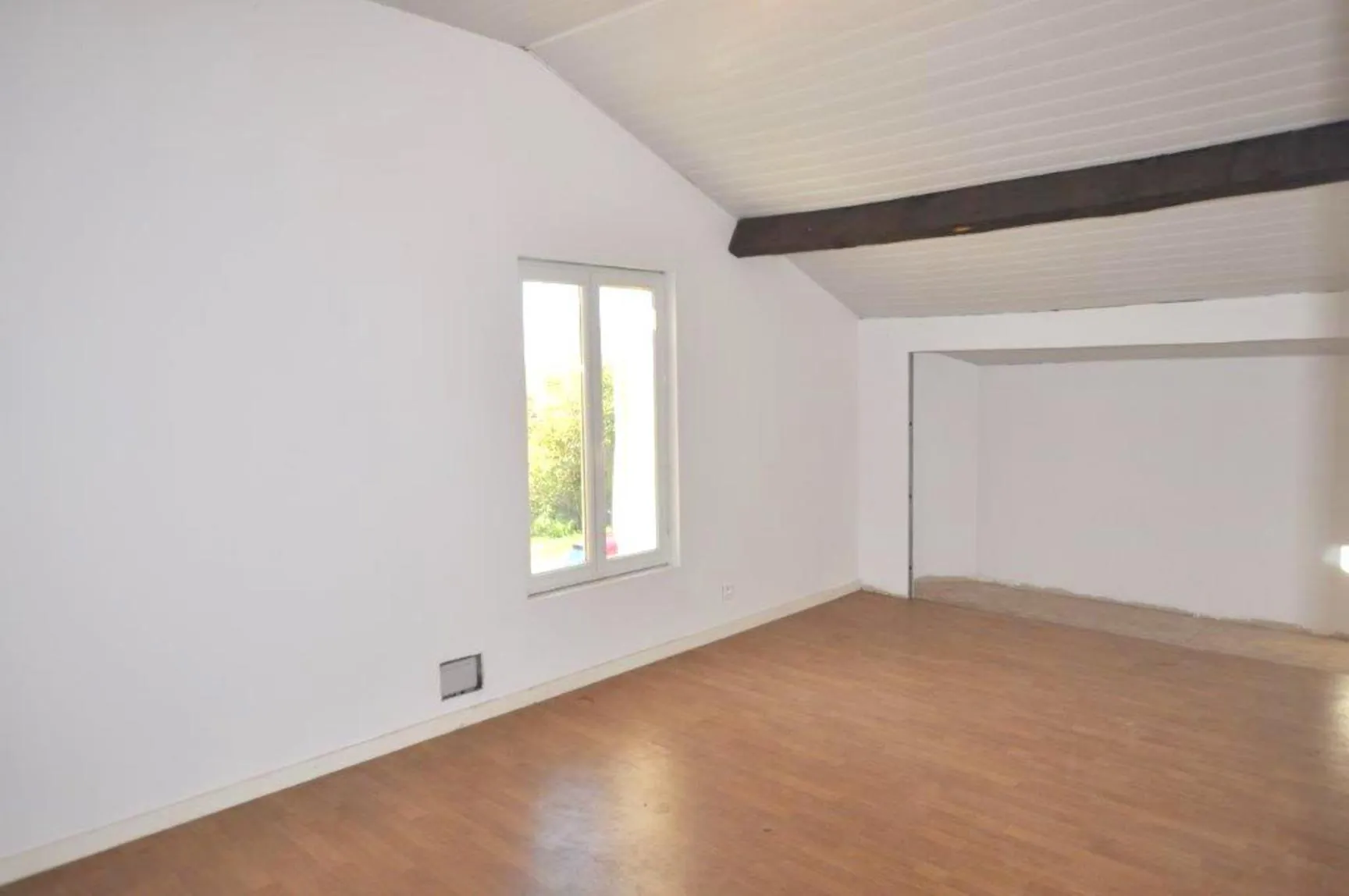 Ensemble immobilier avec jardin et deux chambres à Langoiran 