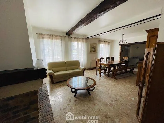 Charmante maison en pierre avec cour et vue canal dans un village tranquille 