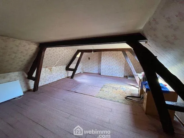 Charmante maison en pierre avec cour et vue canal dans un village tranquille 