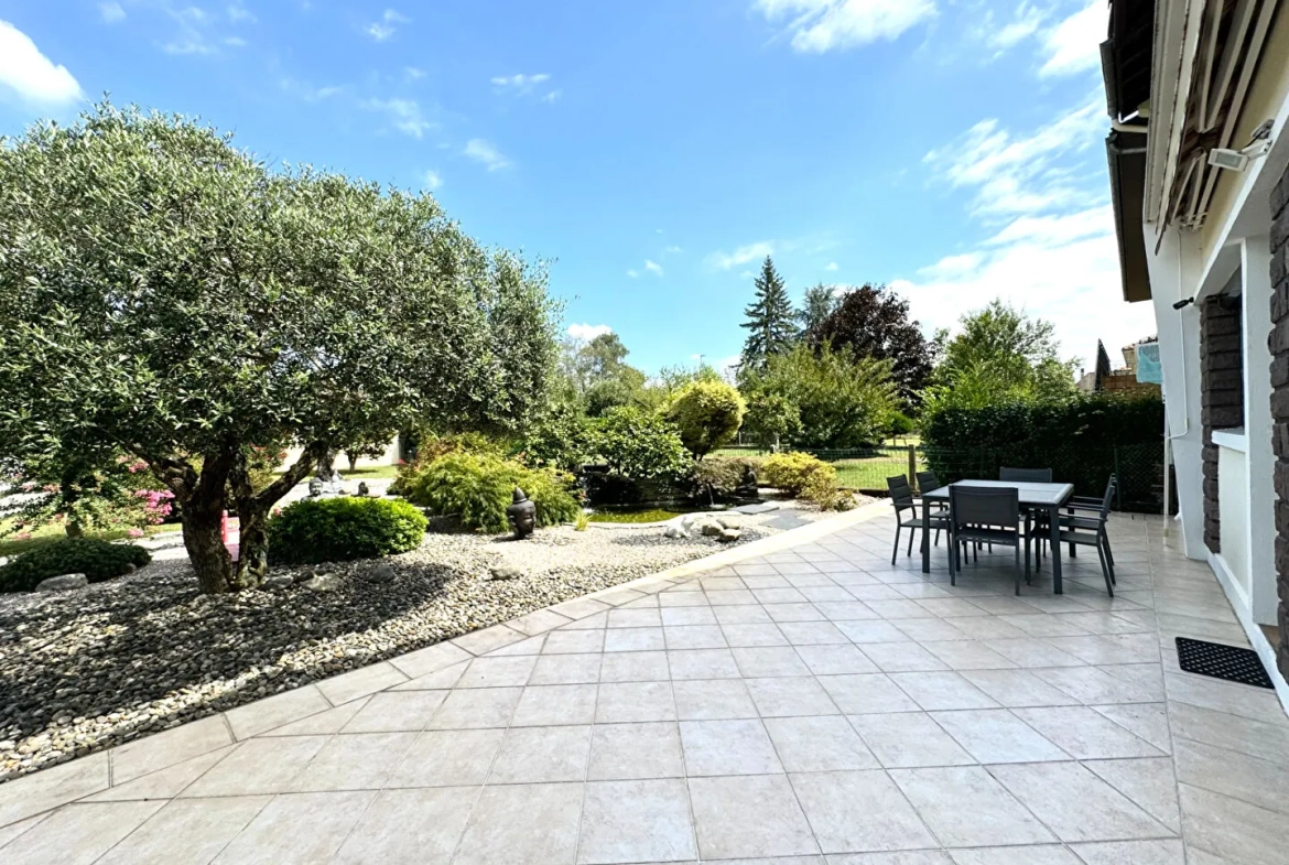 Magnifique maison familiale rénovée de 171 m² avec jardin à Mourenx 