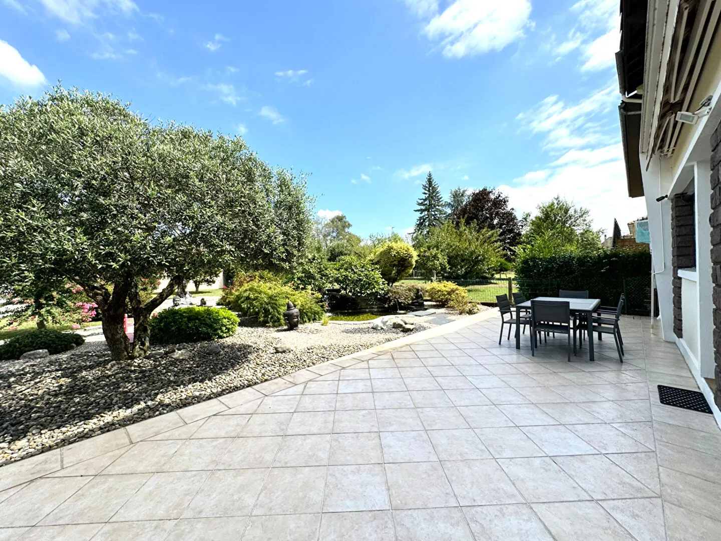 Magnifique maison familiale rénovée de 171 m² avec jardin à Mourenx 