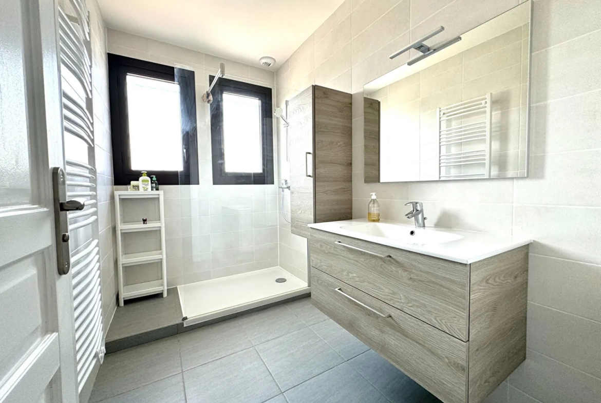 Magnifique maison familiale rénovée de 171 m² avec jardin à Mourenx 