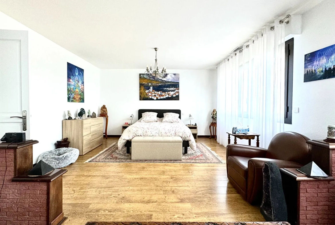 Magnifique maison familiale rénovée de 171 m² avec jardin à Mourenx 