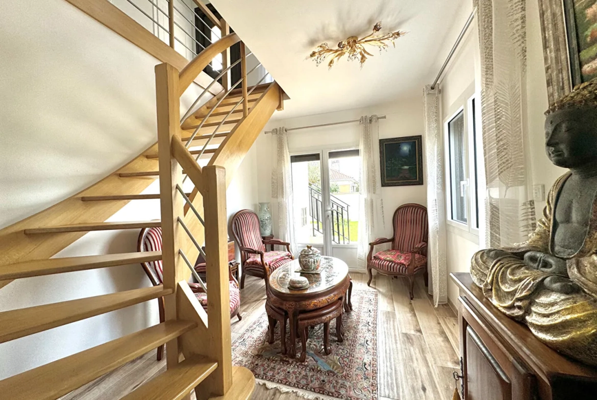 Magnifique maison familiale rénovée de 171 m² avec jardin à Mourenx 