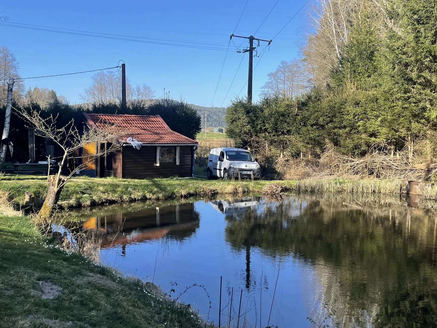 Ensemble de trois étangs avec chalet à Bruyères – Opportunité rare à 88 000 euros 