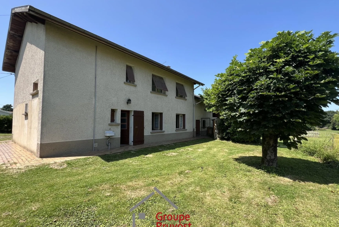 Maison de 140 m² avec grand terrain à Saint Etienne sur Reyssouze 