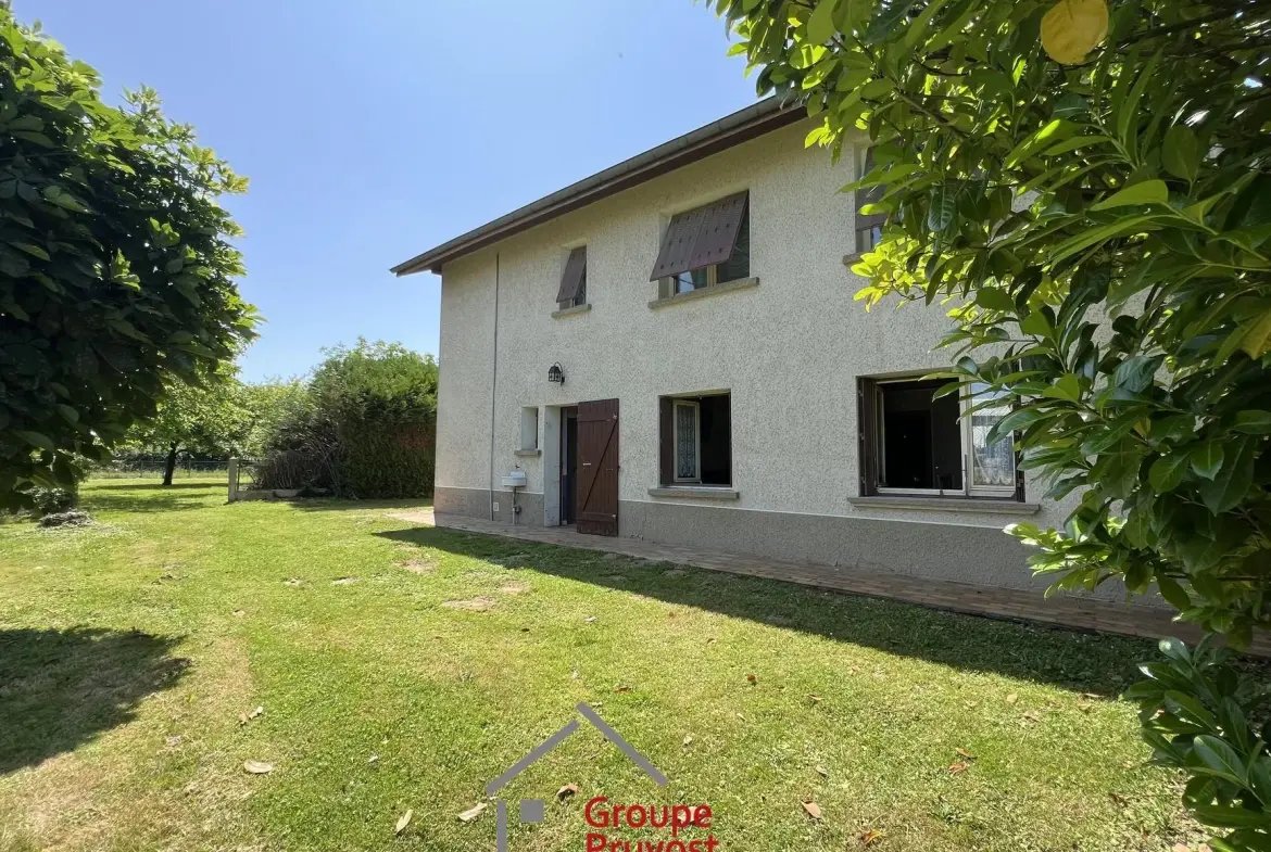 Maison de 140 m² avec grand terrain à Saint Etienne sur Reyssouze 