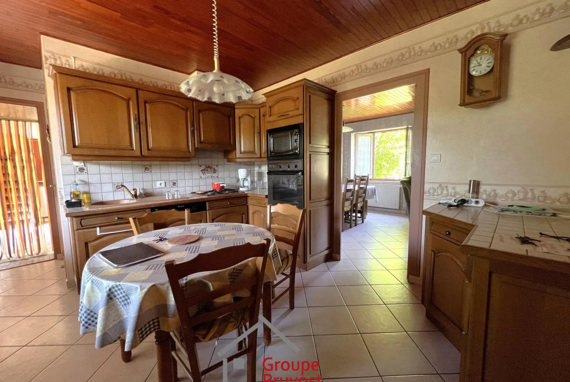 Maison de 140 m² avec grand terrain à Saint Etienne sur Reyssouze 