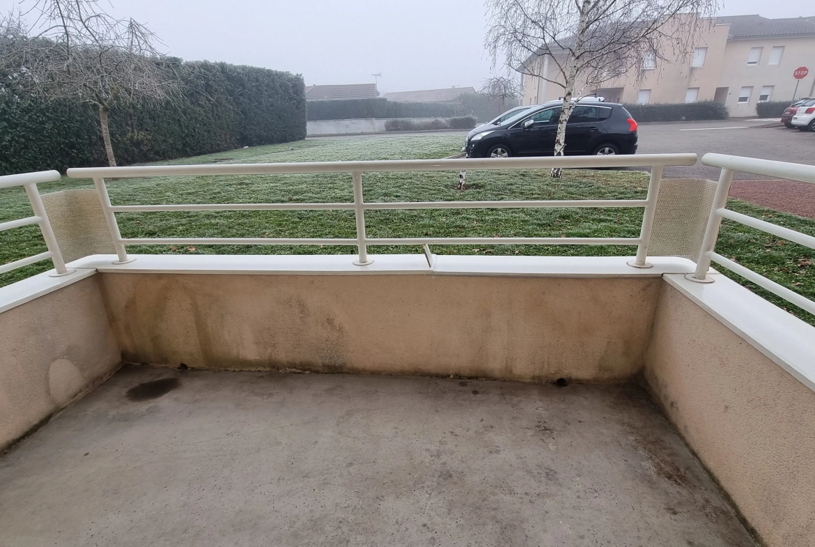 Appartement 2 pièces à Villerest avec terrasse et parking - 40 m² 