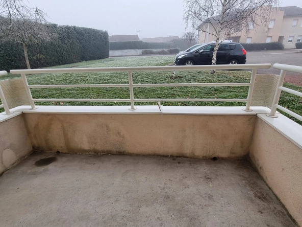 Appartement 2 pièces à Villerest avec terrasse et parking - 40 m²