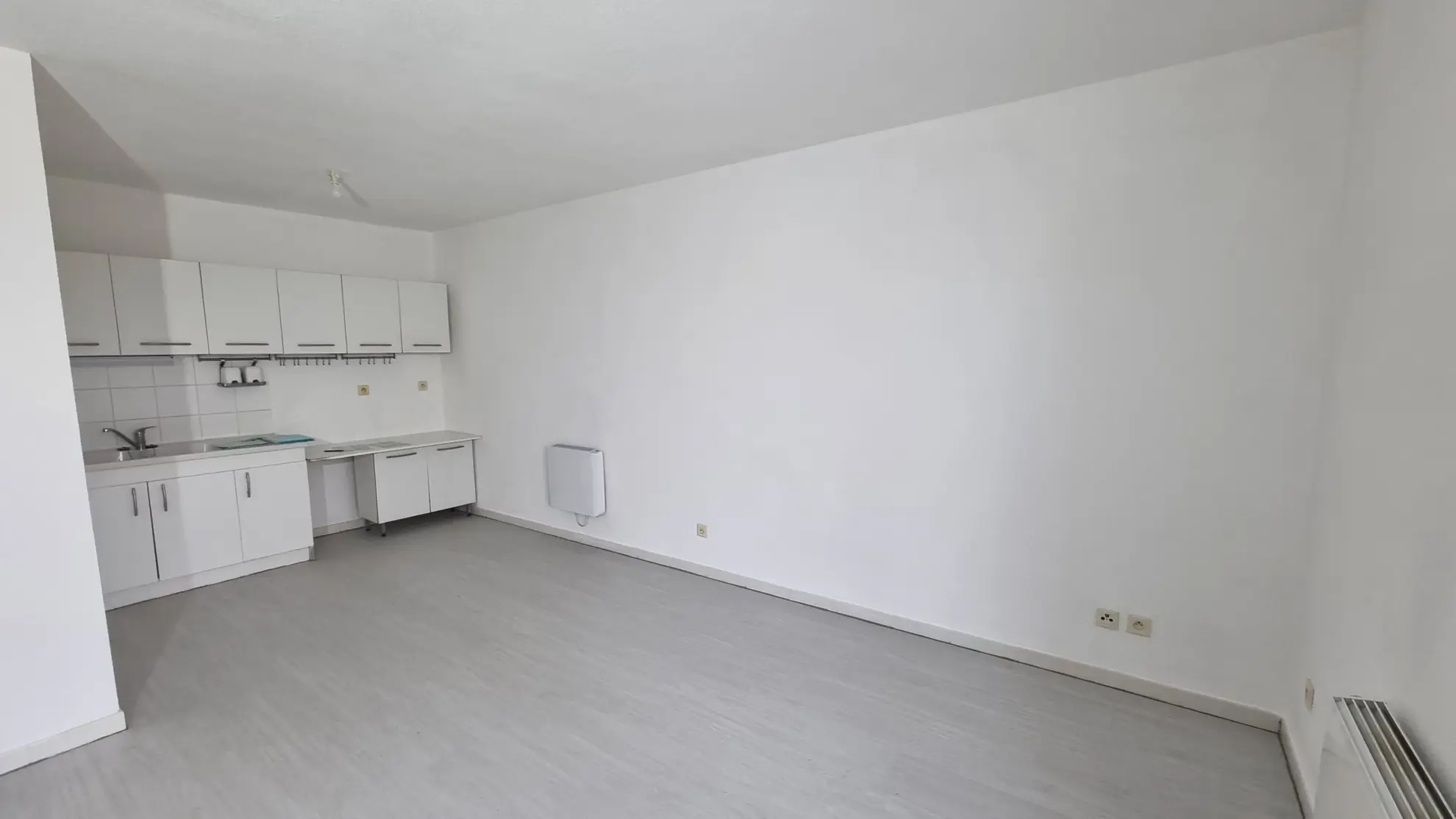 Appartement 2 pièces à Villerest avec terrasse et parking - 40 m² 