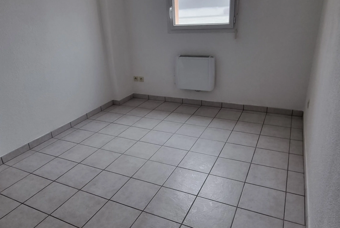 Appartement 2 pièces à Villerest avec terrasse et parking - 40 m² 
