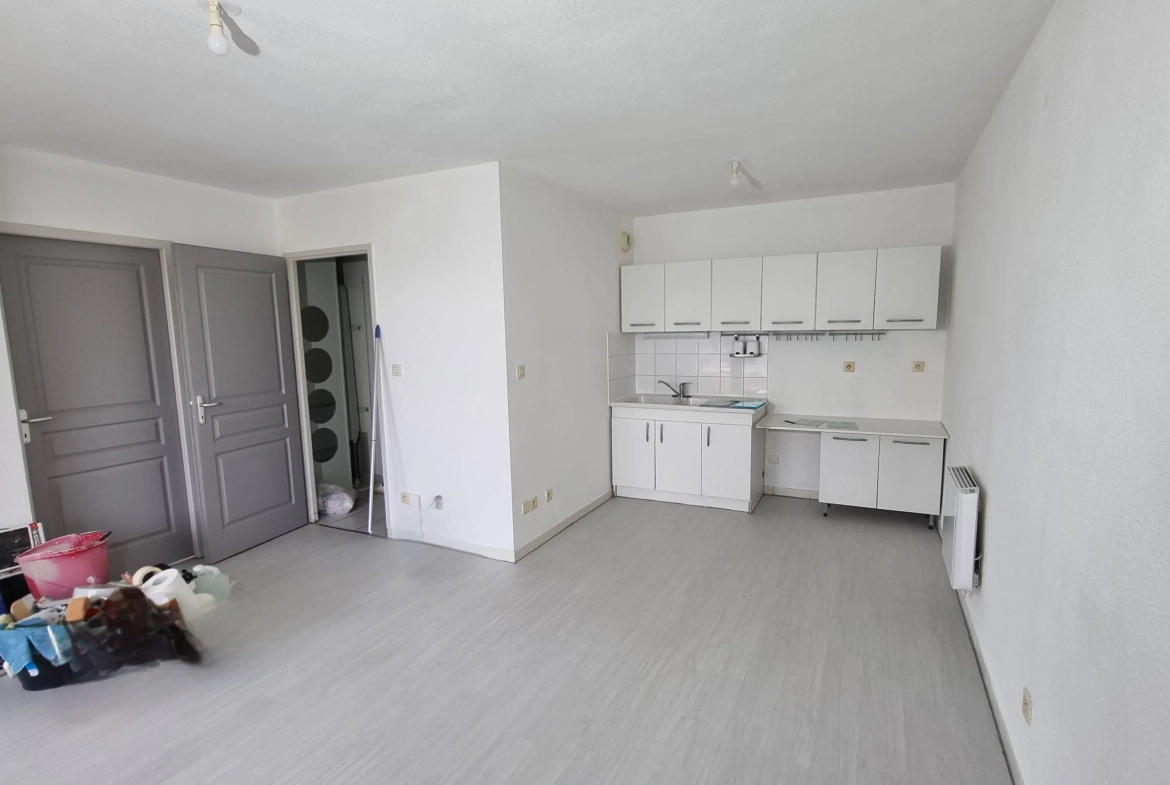 Appartement 2 pièces à Villerest avec terrasse et parking - 40 m² 