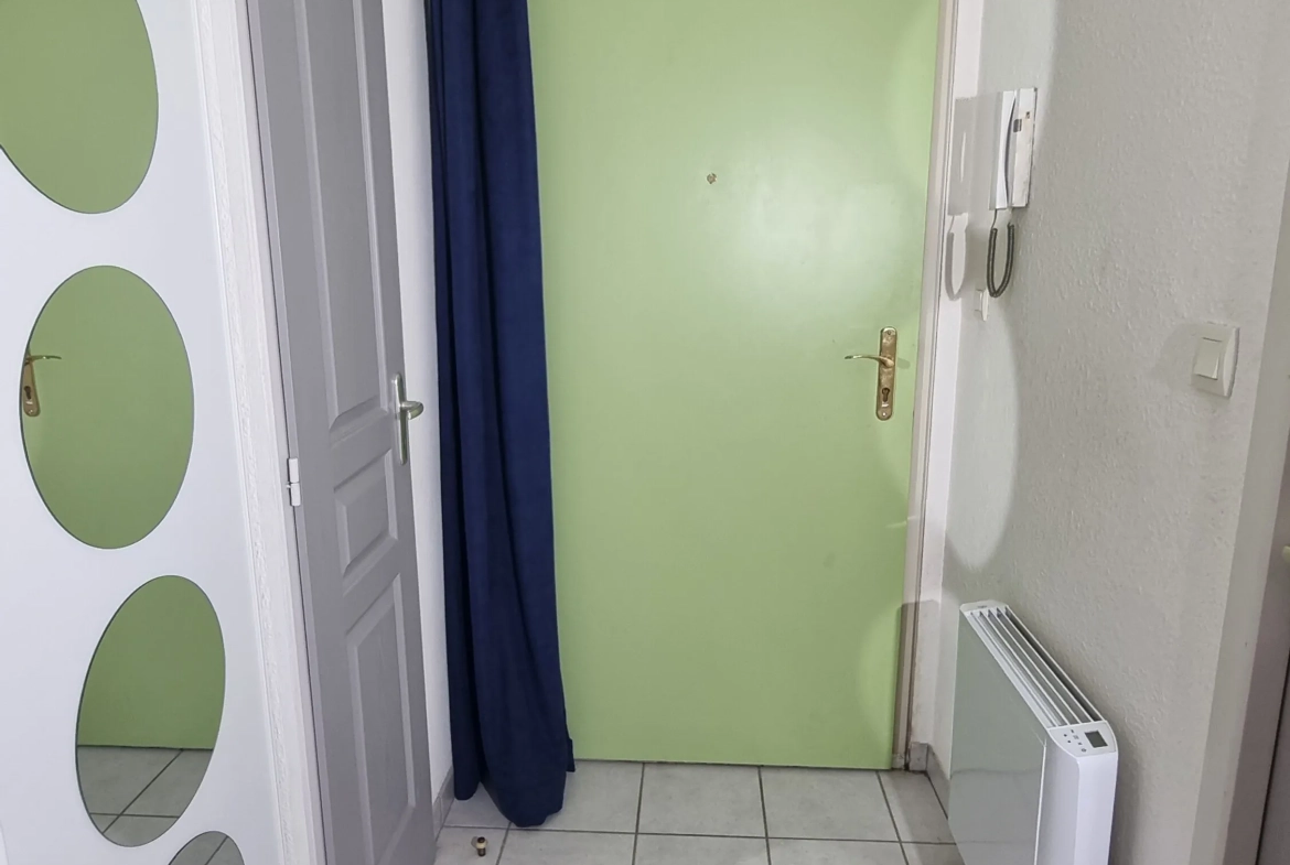 Appartement 2 pièces à Villerest avec terrasse et parking - 40 m² 