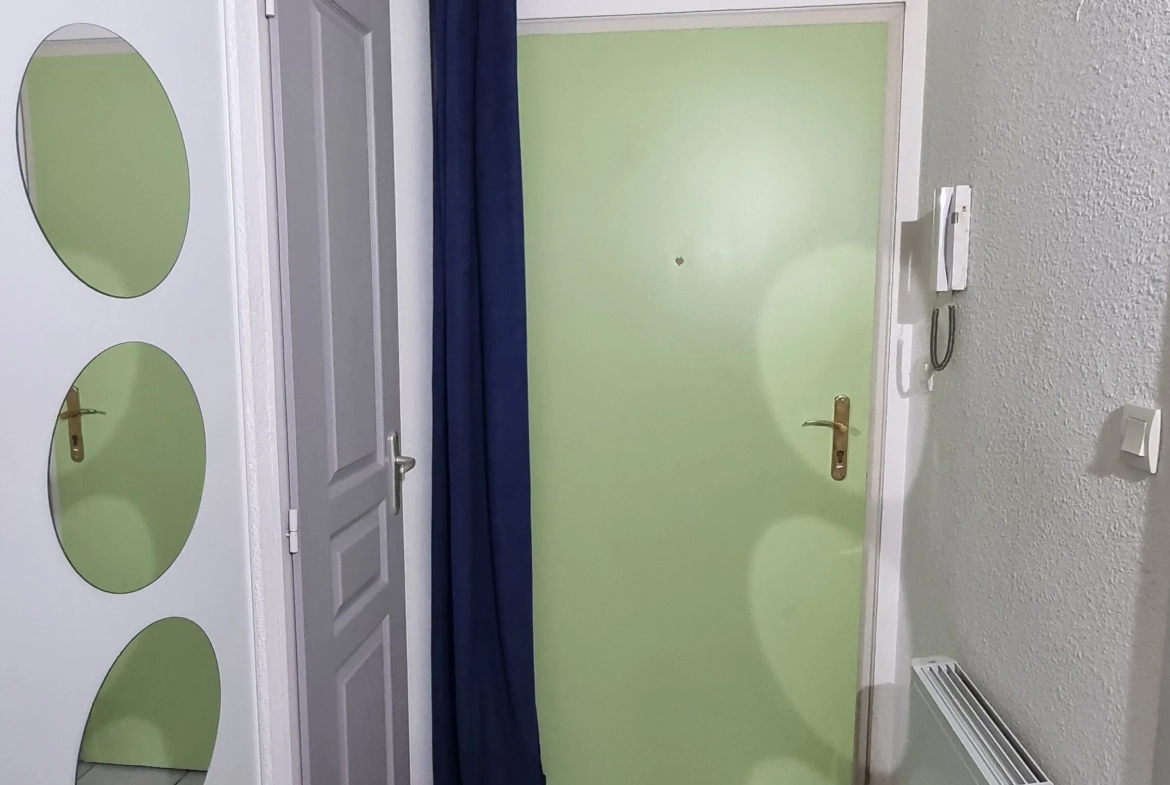 Appartement 2 pièces à Villerest avec terrasse et parking - 40 m² 