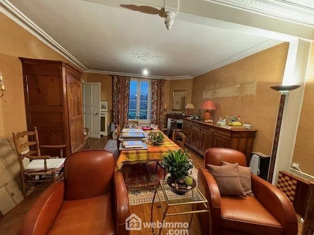 Maison bourgeoise à Noyon avec parc, garage et charme d’antan 