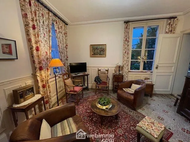 Maison bourgeoise à Noyon avec parc, garage et charme d’antan 