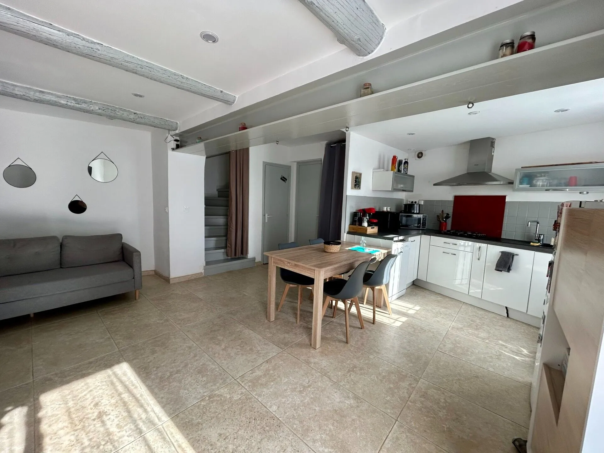 Maison rénovée de 62 m² à Cabrières d'Aigues - Calme et ensoleillée 